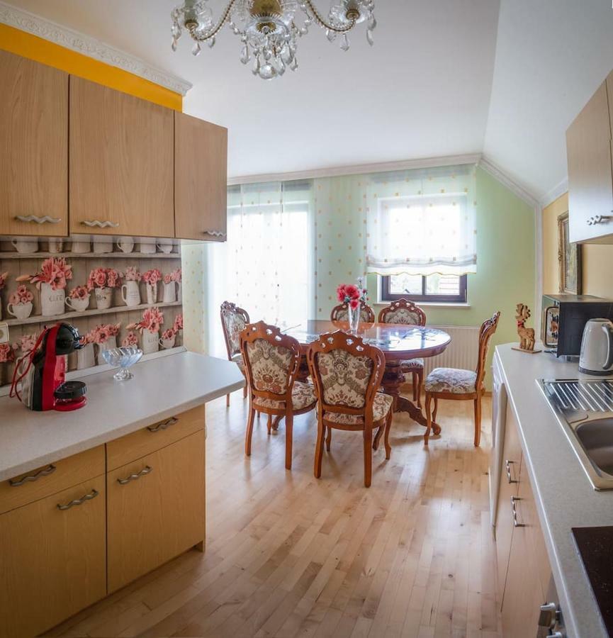 Apartma Ajda Komenda Εξωτερικό φωτογραφία