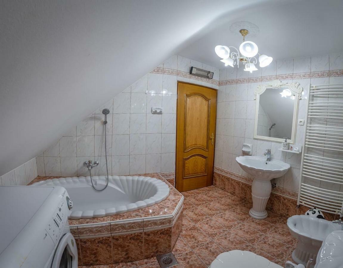 Apartma Ajda Komenda Εξωτερικό φωτογραφία